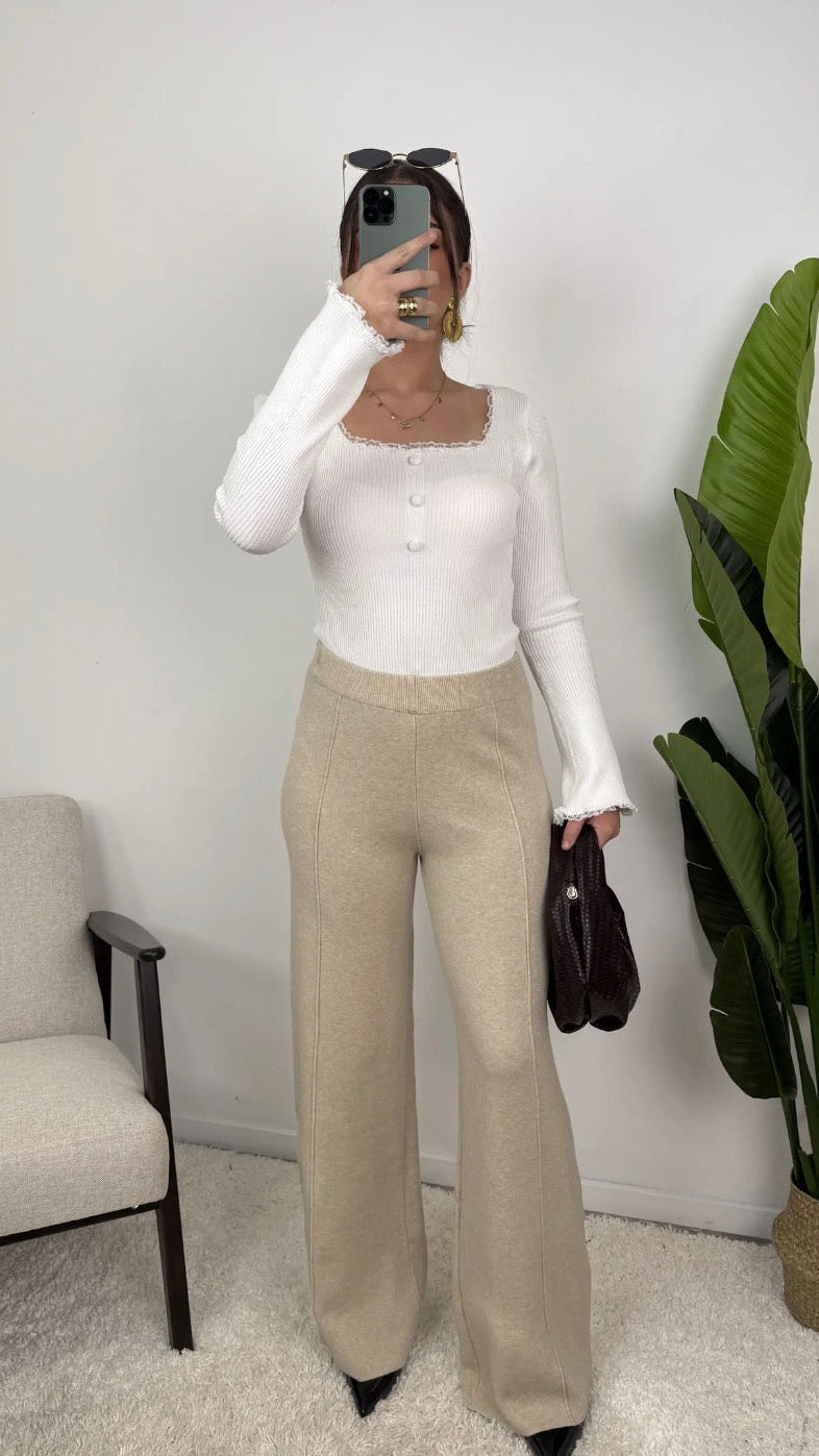 Nelina Strickhose